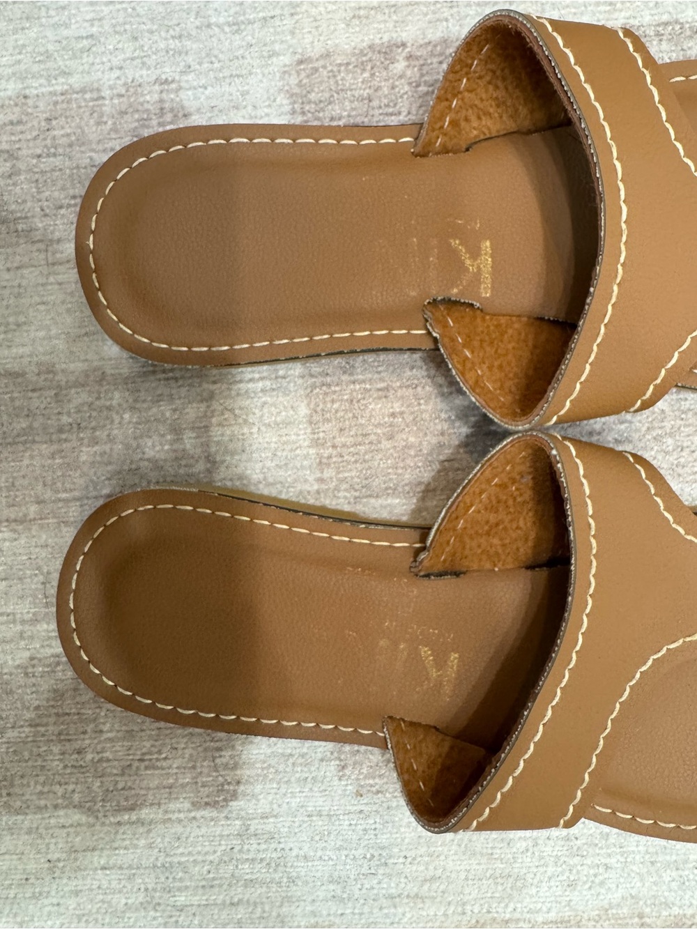 Women's Kino Tan Leather Thong Sandals with Contrast Stitching - Picture 4 of 7